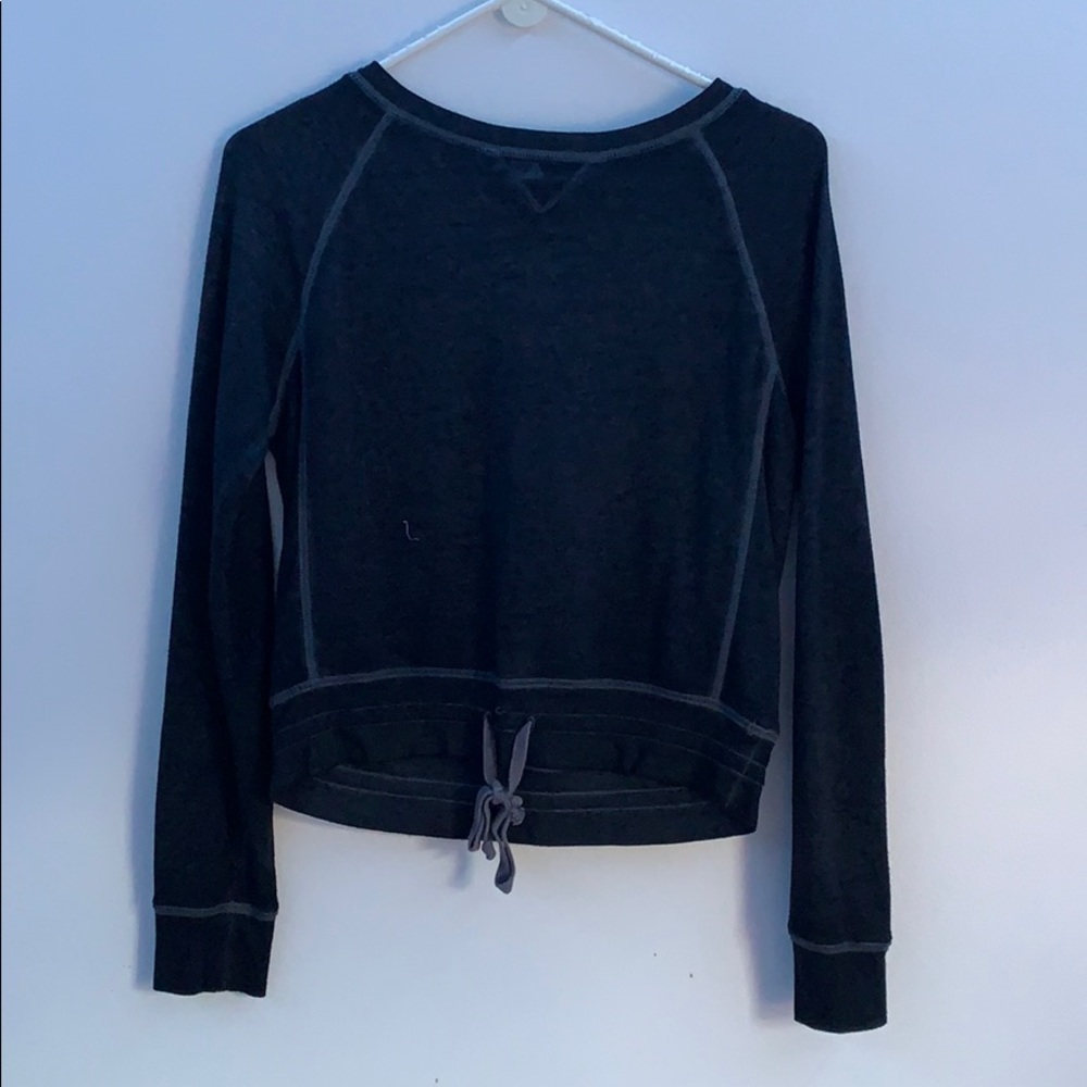Long sleeve cropped sweatshirt